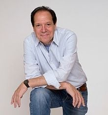 Ken_Ludwig_Photo_by_Leslie_Cashen.jpeg - Read-Aloud Revival ® with Sarah Mackenzie